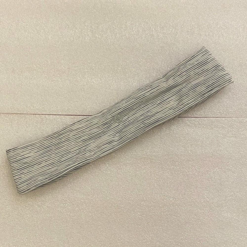 Lululemon Fly Away Tamer Headband